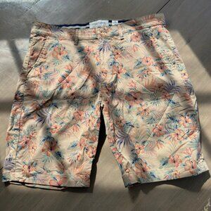 MENS DENIM & FLOWER HAWAIIAN FLORAL SHORTS SIZE 32 NWOT